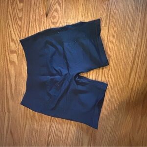 Aurola Women's Black Athletic Shorts butt scrunch